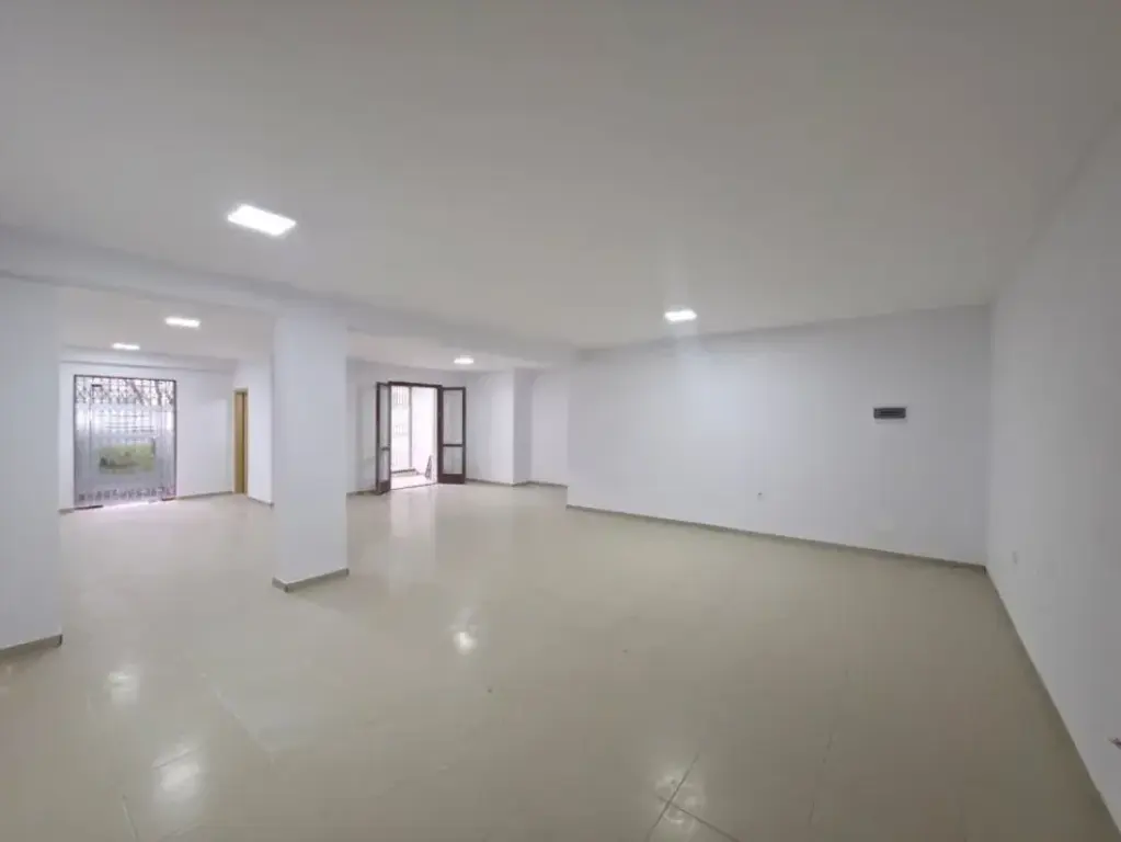 FOR RENT: Business unit 90 m² At the Botanical Garden