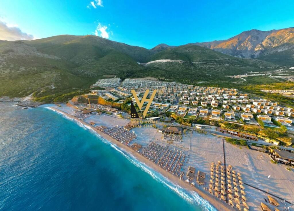 SHITET VILE DY KATESHE NE GREEN COAST 1.300.000 EURO