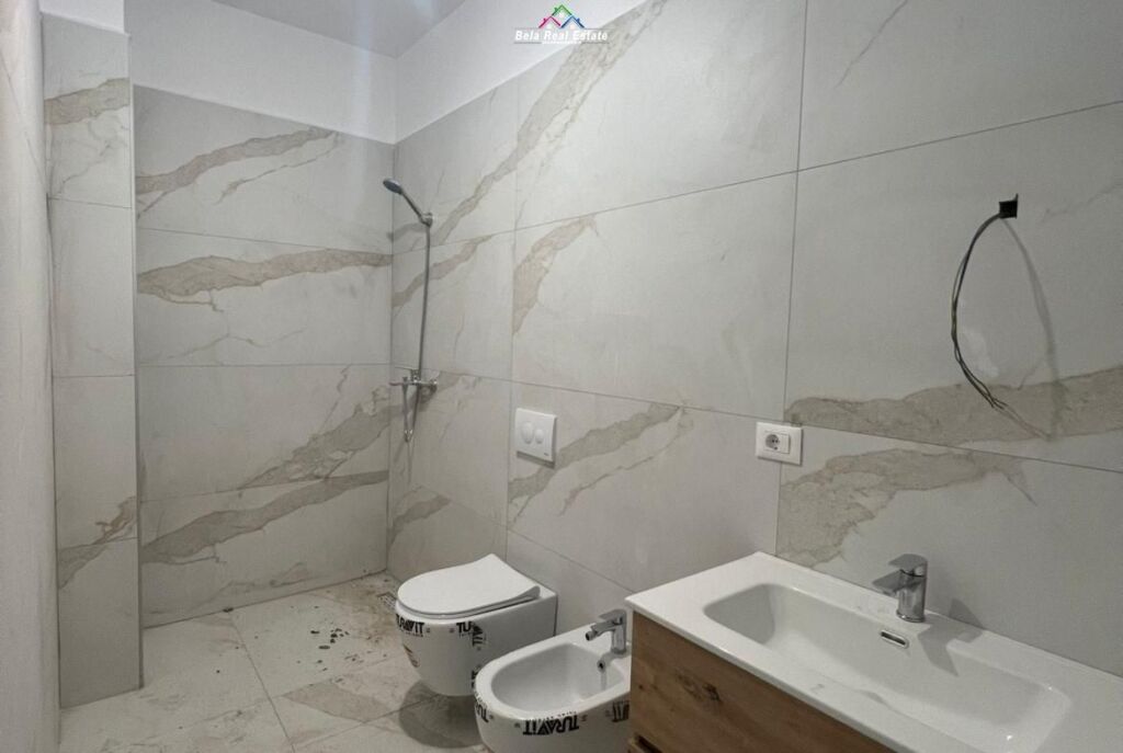 Zyre Me Qera 2+1 Tek Rruga Dritan Hoxha (ID BZ2973) Tirane