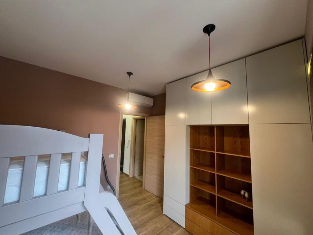 APARTAMENT 2+1 PER QERA NE KINOSTUDIO