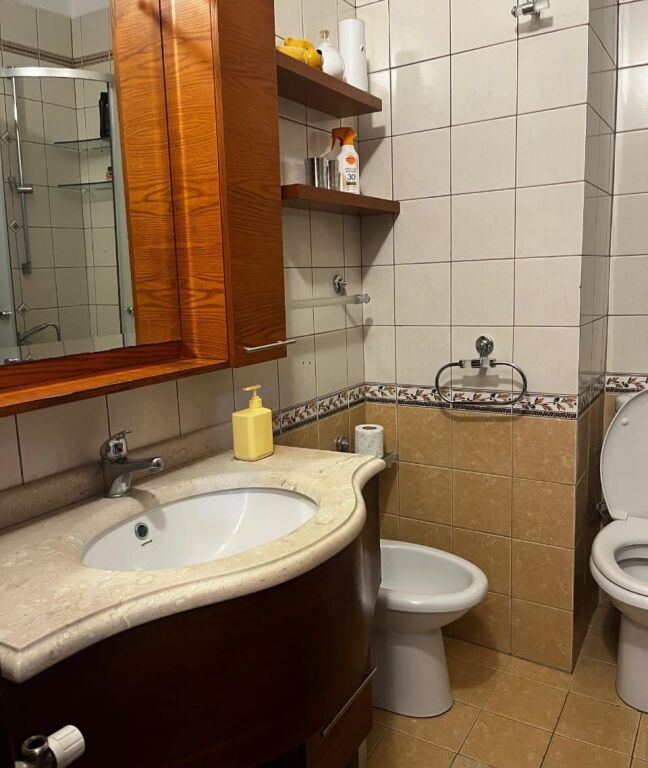 Apartament per Qira 2+1+2 prane Sfinks ne Vollga Durres