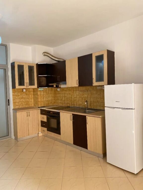 Jepet me qira apartament 1+1
