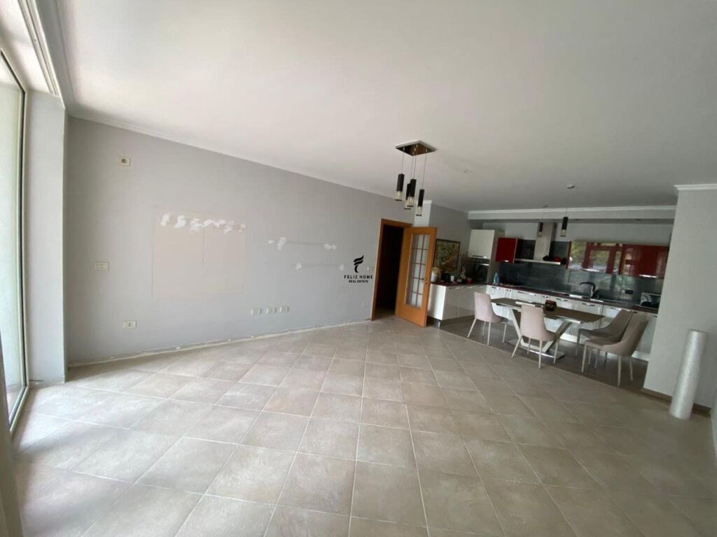 OFFICE FOR RENT 80 M2 BLLOK 120,000 LEKE FH-75049
