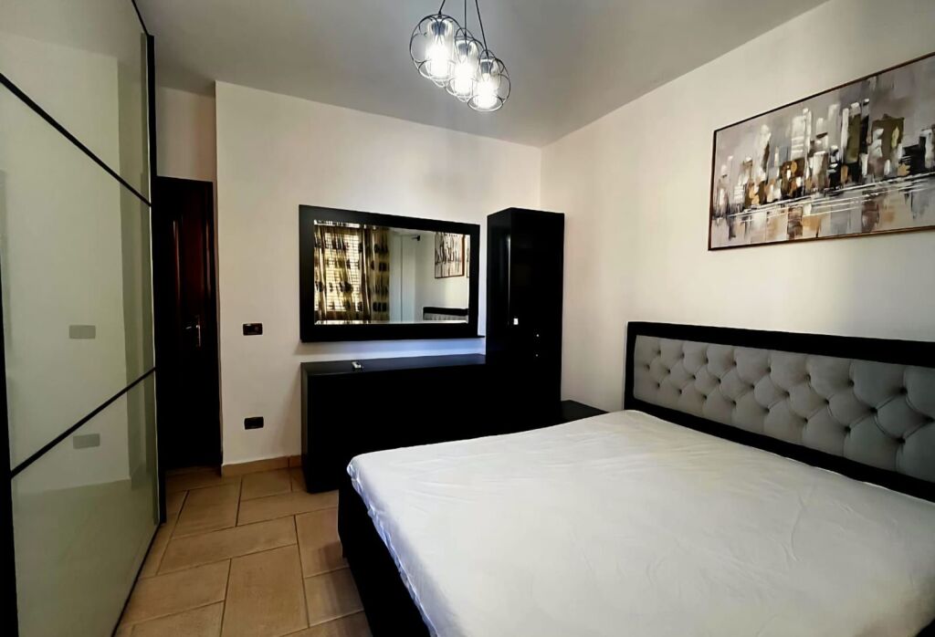 Apartament per Qira 2+1+2 prane Sfinks ne Vollga Durres