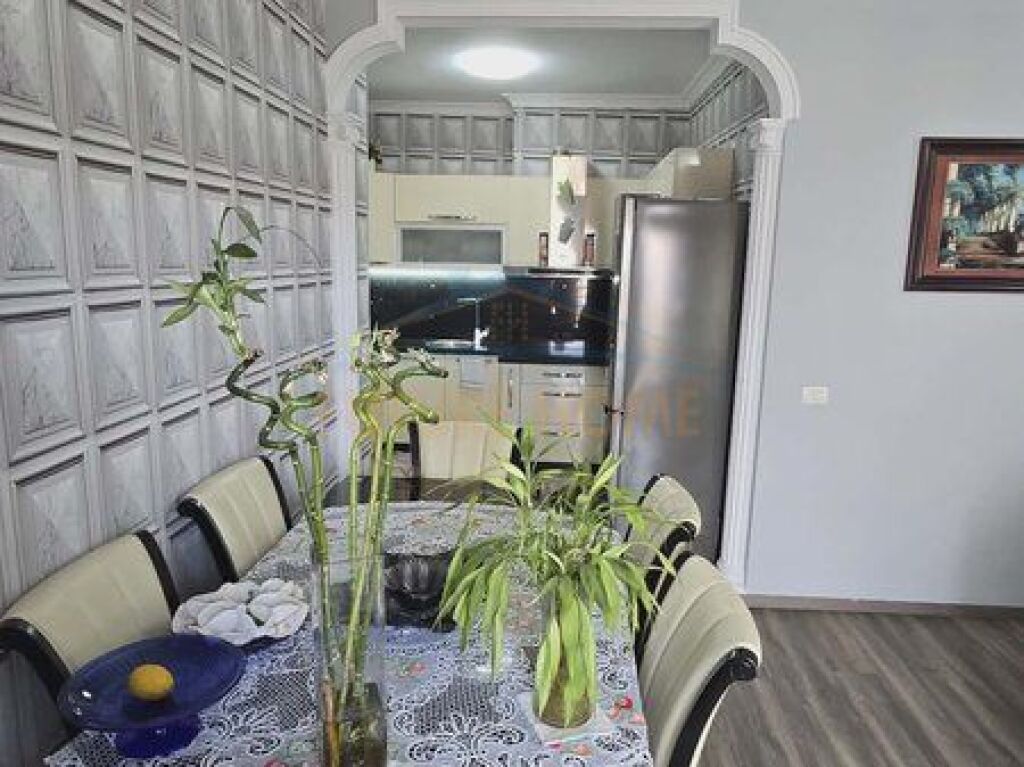 Shitet, Apartament 2+1+2, Kompleksi Prestige, Rruga Jordan Misja