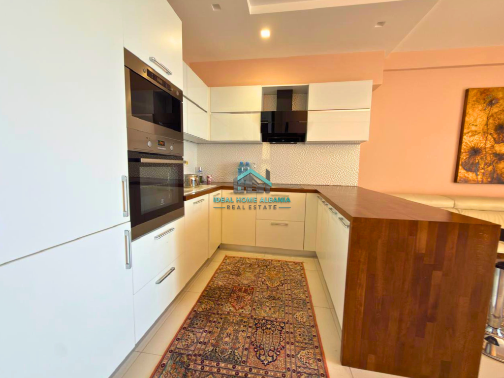 Apartament 2+1 në shitje te Lungomare, Vlorë