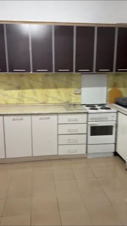 Qera | Shtëpi private 2 + 1 | Rruga 5 Maji | 350 €/muaj