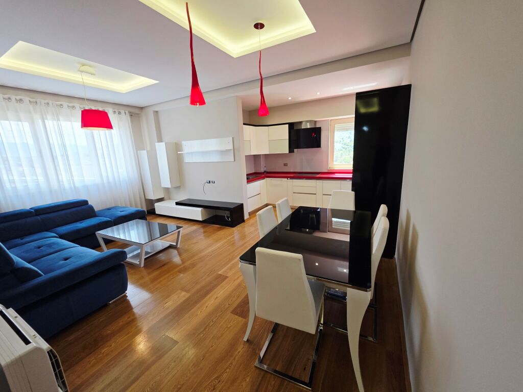 Shitet apartament Liqeni thate