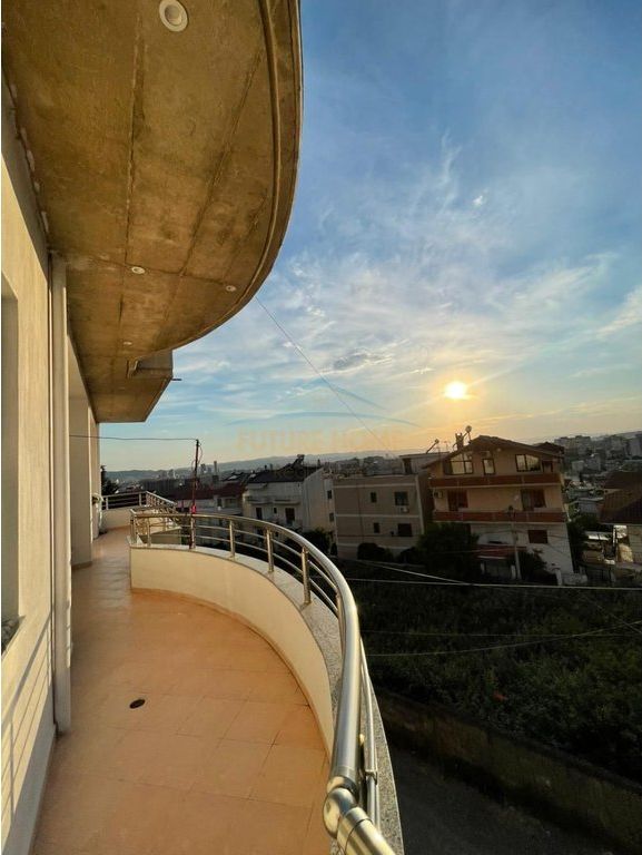 Qera, Apartament 2+1+2+Ballkon+Post Parkimi, Kodra e Priftit.