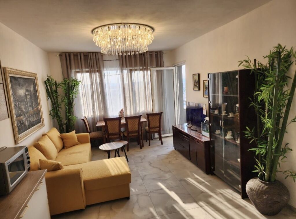 Jepet me qera Apartamenti 2+1+ Garazh , Univers City 450 Mije leke