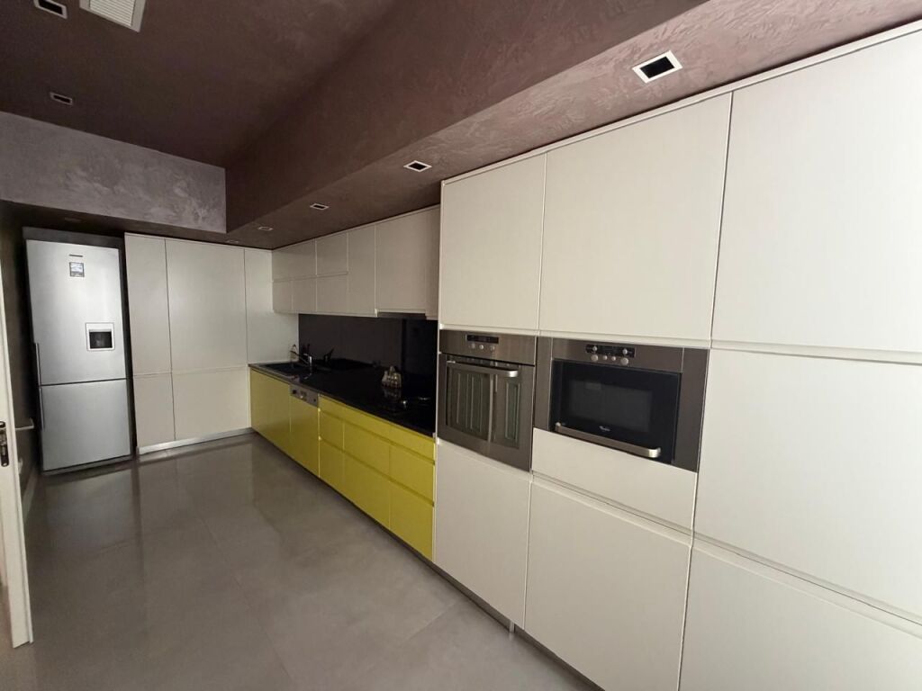 SHITET PENTHOUSE 📍 Astir – Rruga Bulevardi Kashar, Tiranë