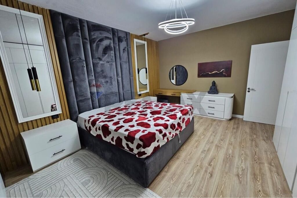 Shitet Apartament 2+1+2 ballkone në Astir