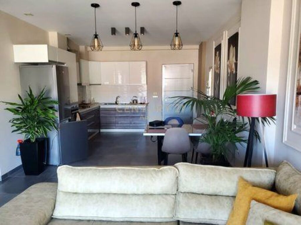 Apartament 2+1 PER SHITJE PRANE KISHES ORTODOKSE