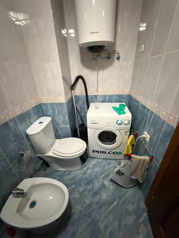 Jepet me qera 1+1 te astir e mobiluar kati 3 ashensor 35000 lek