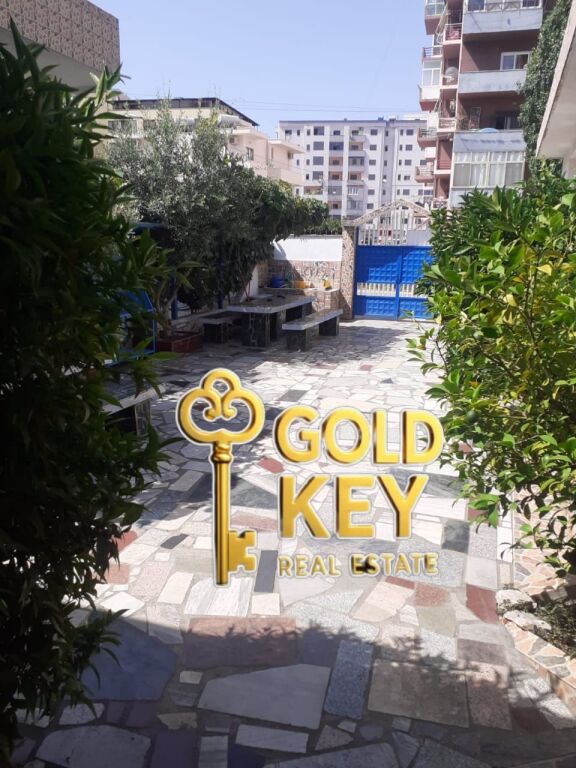 FOR RENT PREMISES WITH 7 ROOMS FOR DAILY RENT.