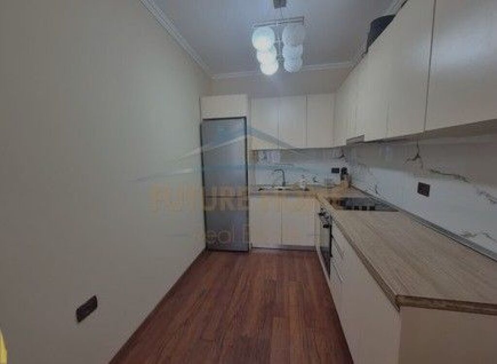 Disponiamo di un Appartamento 2+1 in Vendita al Boulevard Giovanna d'Arco, vicino al Ministero degli Affari Esteri