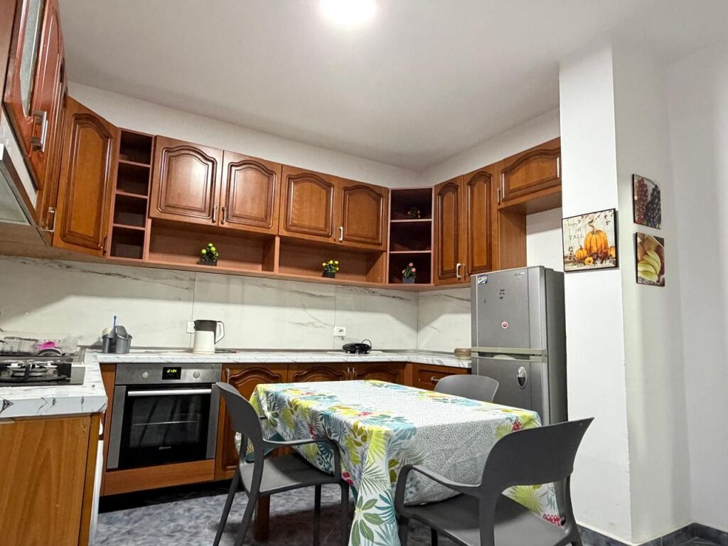 🏢Fresk,prane Deges se Thesarit jepet me qera apartament 2+1+2 i mobiluar.  40,000 Leke    