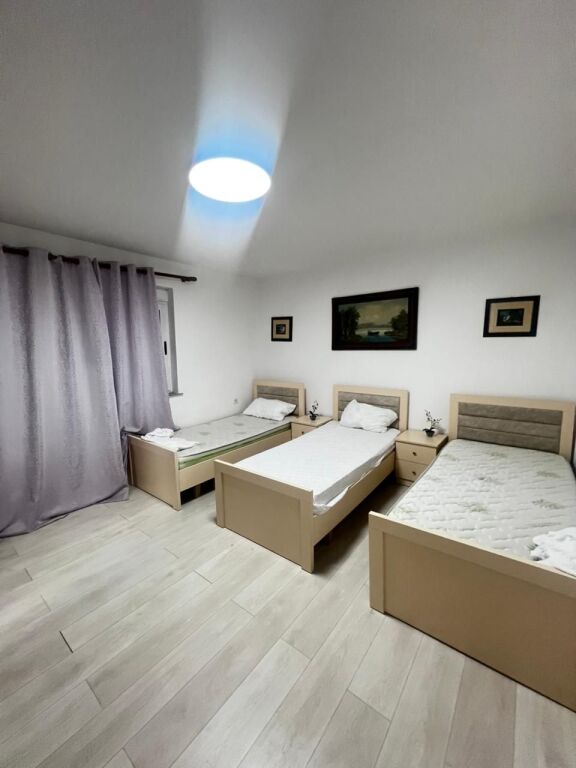 JEPET ME QERA APARTAMENT 2+1 PRANE FLAGSHIP CENTER, DURRES