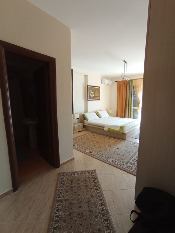 Shitet Apartament 125 m2 ne Golem