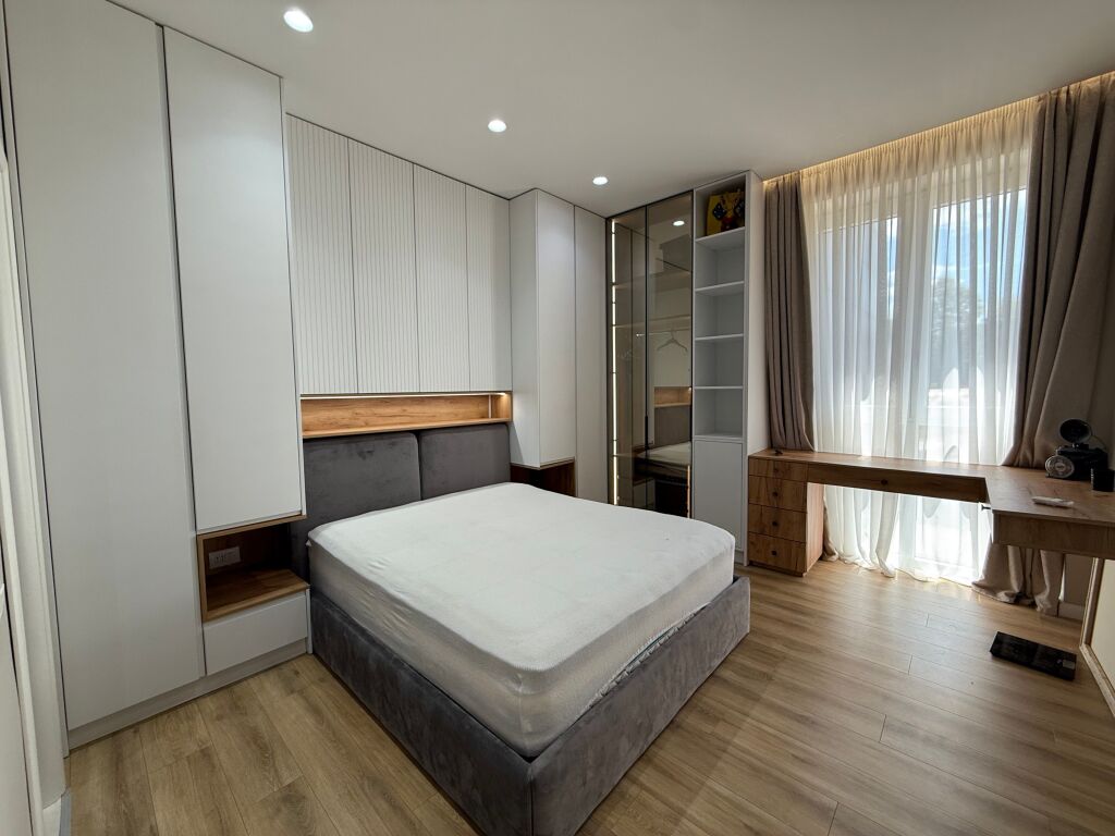 Shitet apartament 2+1+2 afer kompleksit Delijorgji