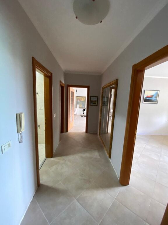 OFFICE FOR RENT 80 M2 BLLOK 120,000 LEKE FH-75049