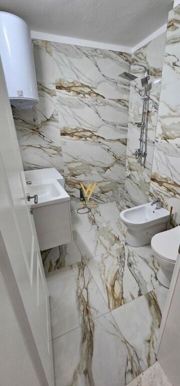JEPET APARTAMENT 1+1+BLK ME QERA TEK ISH TREGU ELEKTRIK 50.000 LEKE