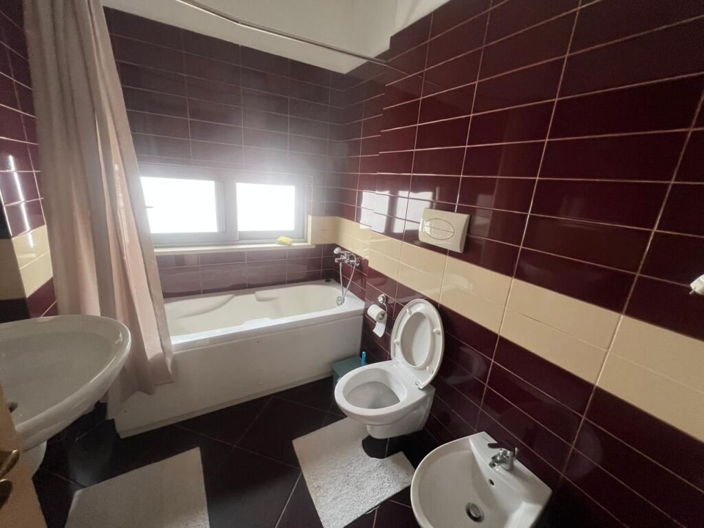 APARTAMENT 2+1 PER QERA NE KINOSTUDIO