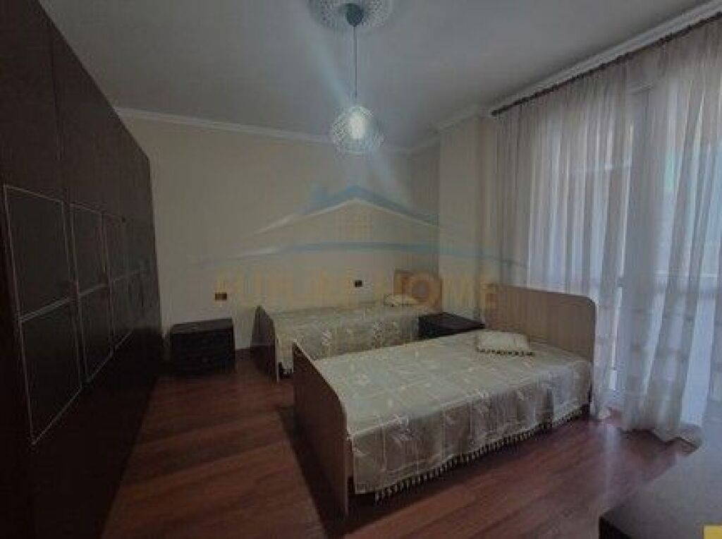 Disponiamo di un Appartamento 2+1 in Vendita al Boulevard Giovanna d'Arco, vicino al Ministero degli Affari Esteri