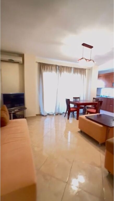 2+1,te kolombi liqeni i thate,600 euro,ofrohet dhe parkim ekstra 100 euro