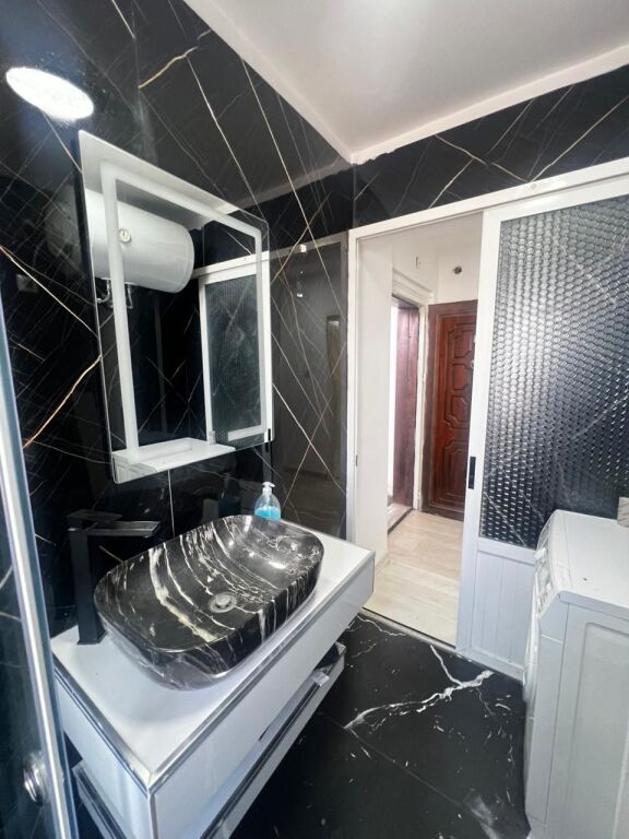 JEPET ME QERA APARTAMENT 2+1 PRANE FLAGSHIP CENTER, DURRES