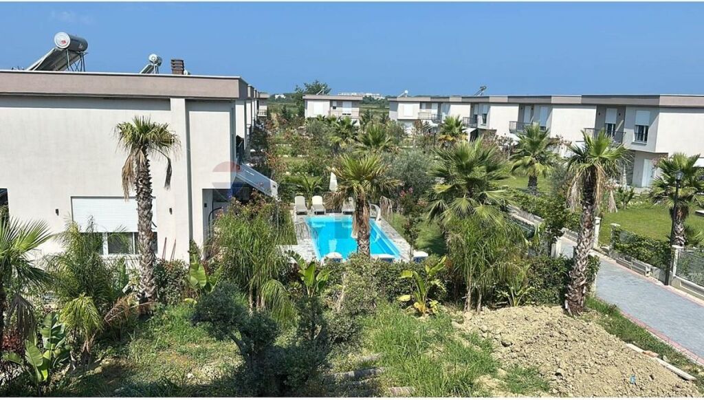 Villa su 2 Piani con Piscina in Vendita – Baia di Lalzi