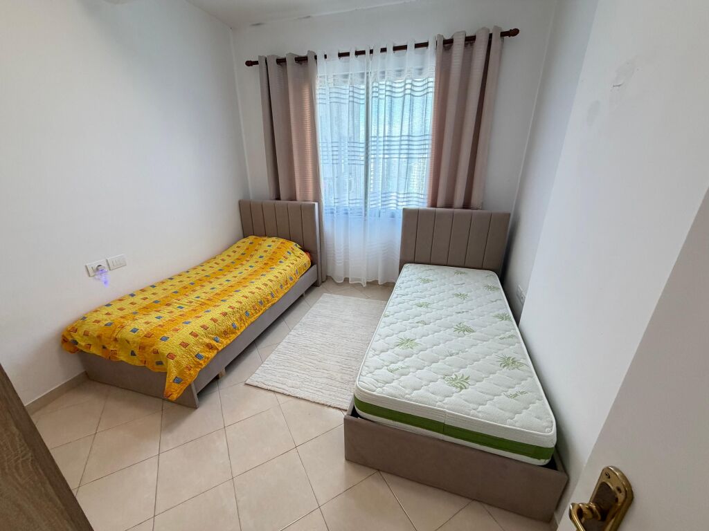 Jepet me qira apartment 2+1 ne Yzberisht tek pastieri nela 6