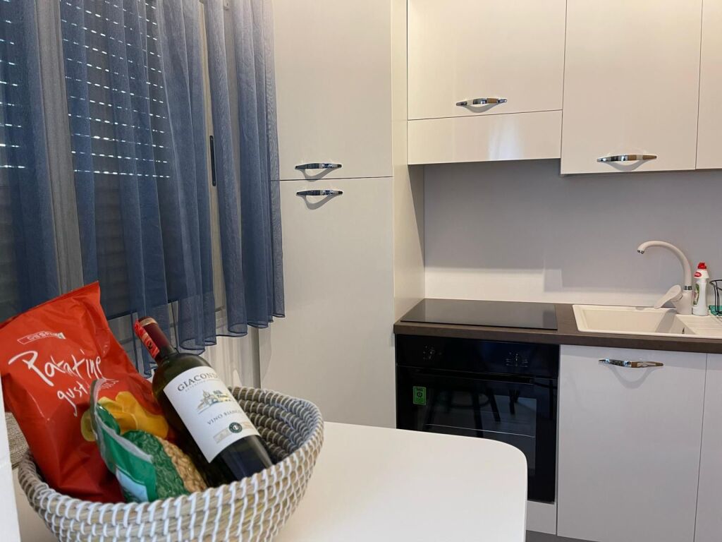 🏡 Shitet Apartament 1+1  📍 Perla Residence – Gjiri i Lalzit