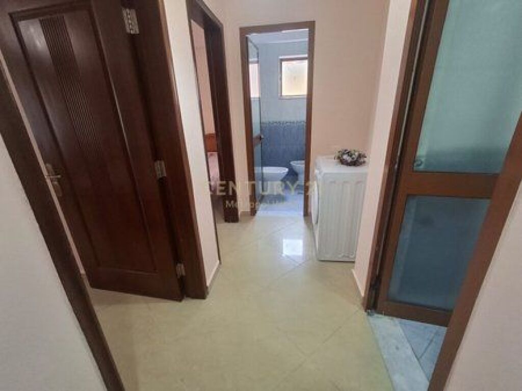 In vendita 3+1+2 vicino a "Petro Nini Luarasi", Via Margarita Tutulani– Posizione Elite!