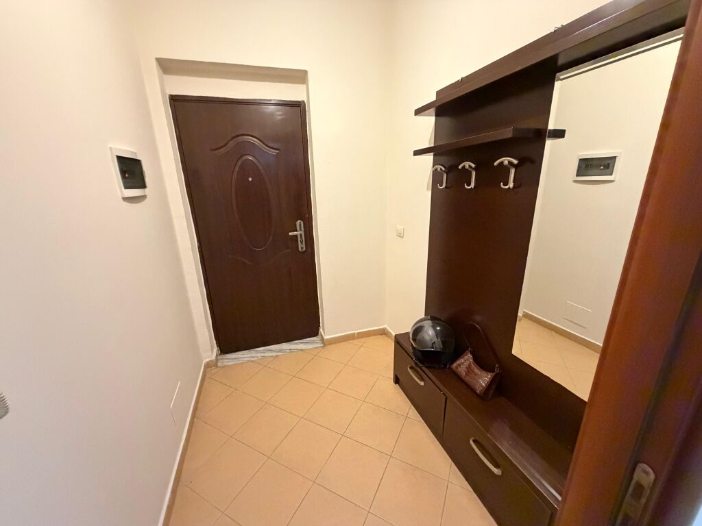 Jepet me qira 1+1. 400€. Stacioni i Trenit. Tirane