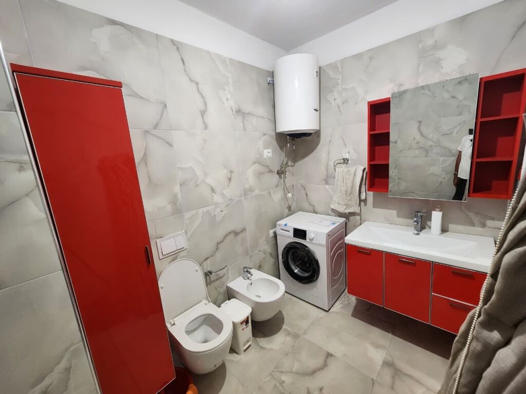 Jepet me qera Apartamenti 2+1+ Garazh , Univers City 450 Mije leke