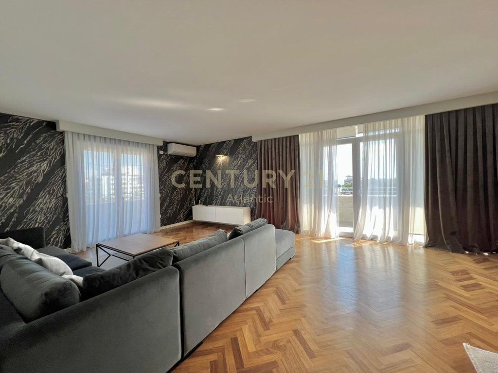 EXCLUSIVE ! SHITET APARTAMET LUXURY 2+1+2 TUALETE + 80M2 VERANDE DHE 1 GARAZHD NE PLAZH ILIRIA DURRES !