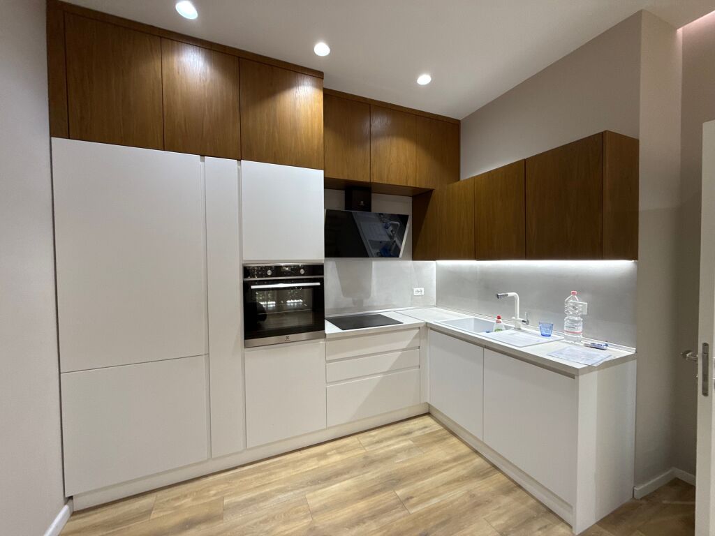 Shitet apartament 2+1+2 afer kompleksit Delijorgji