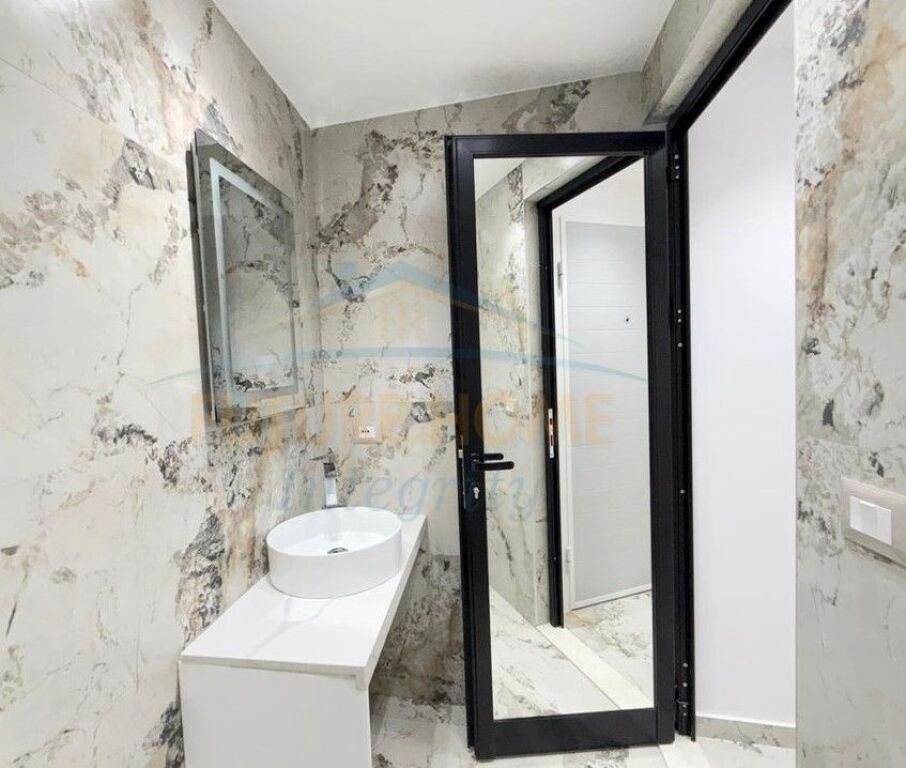 Shitet, Apartament 1+1, Shkolla e Baletit, Tiranë.