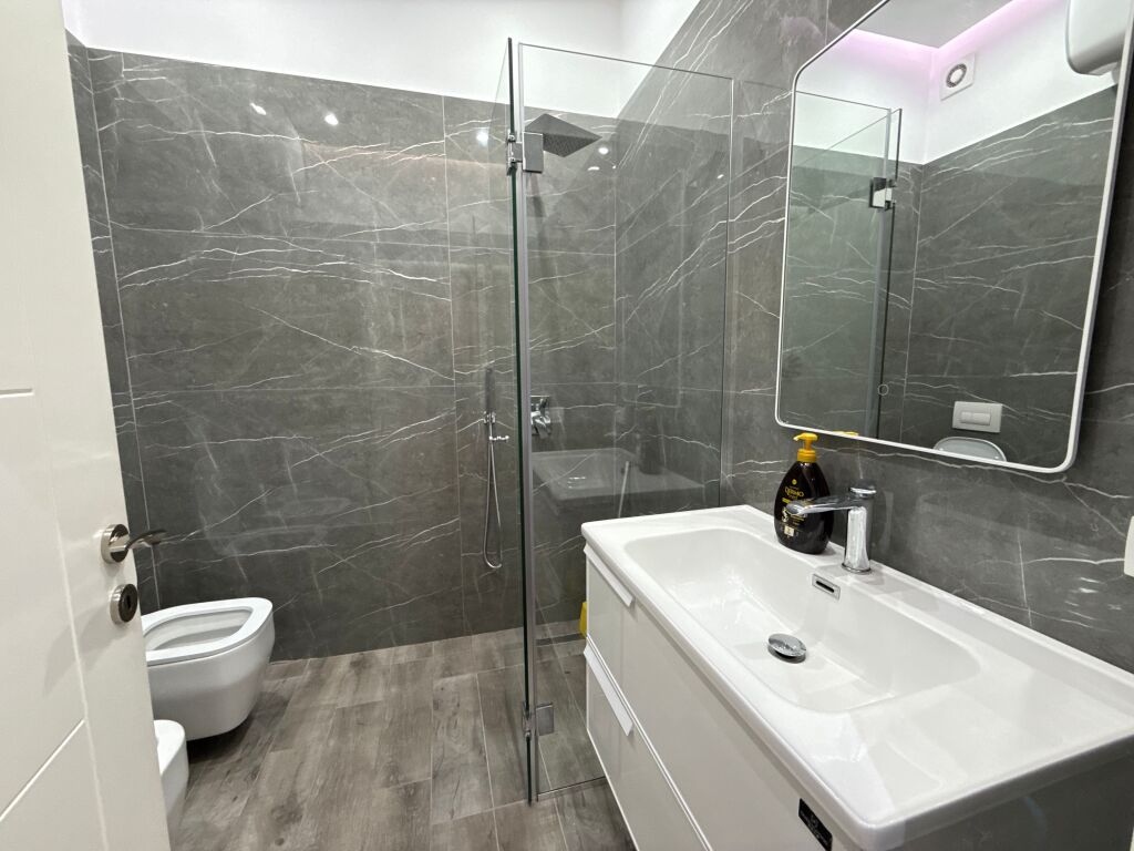 Shitet apartament 2+1+2 afer kompleksit Delijorgji