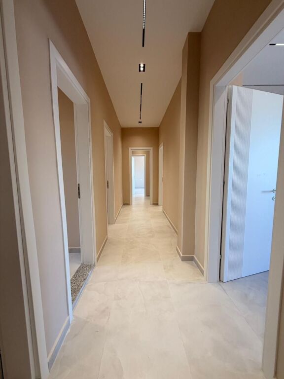 Jepet me Qira Ambient Biznesi – Stacioni iTrenit, Durrës