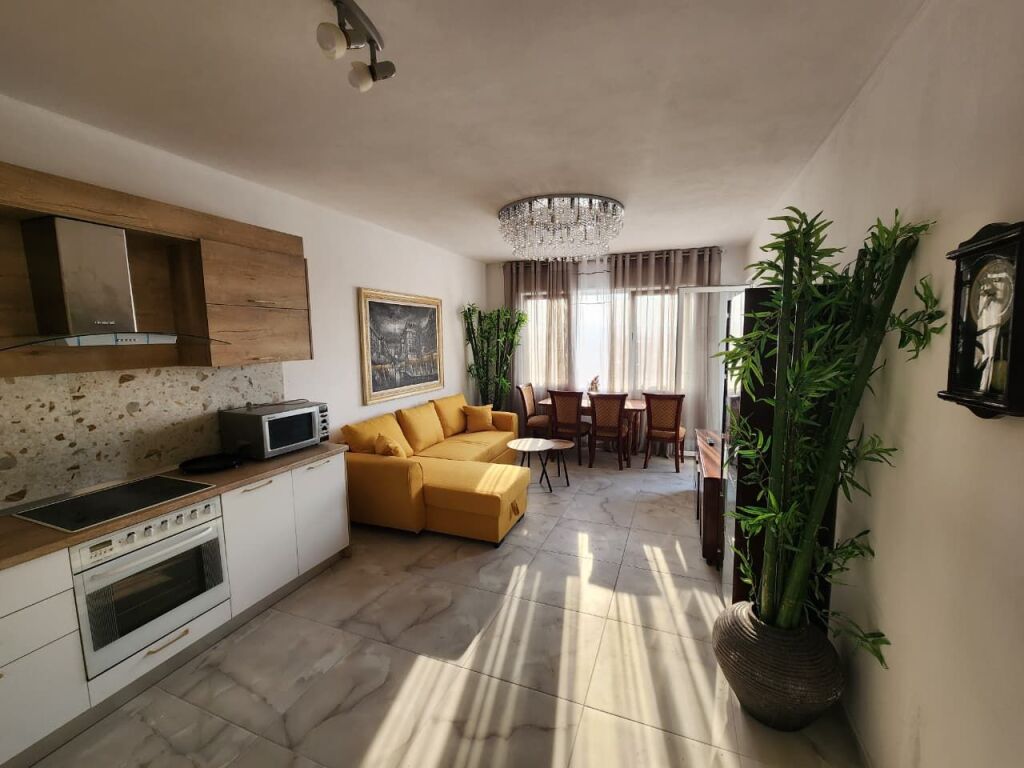 Jepet me qera Apartamenti 2+1+ Garazh , Univers City 450 Mije leke
