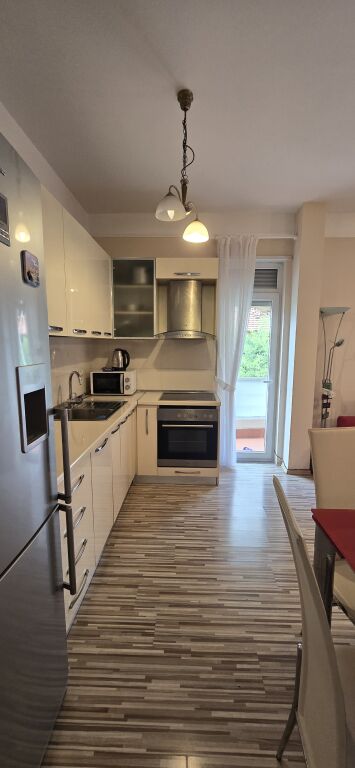 APARTAMENT 2+1, MYSLYM SHYRI