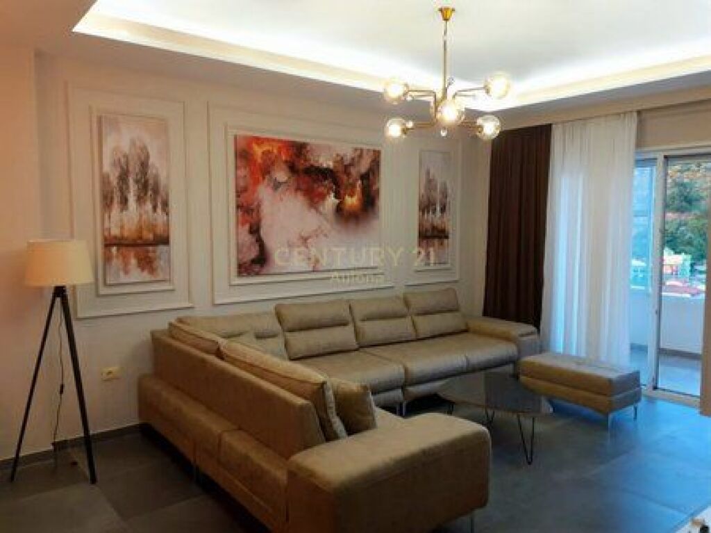Apartament 2+1 PER SHITJE PRANE KISHES ORTODOKSE