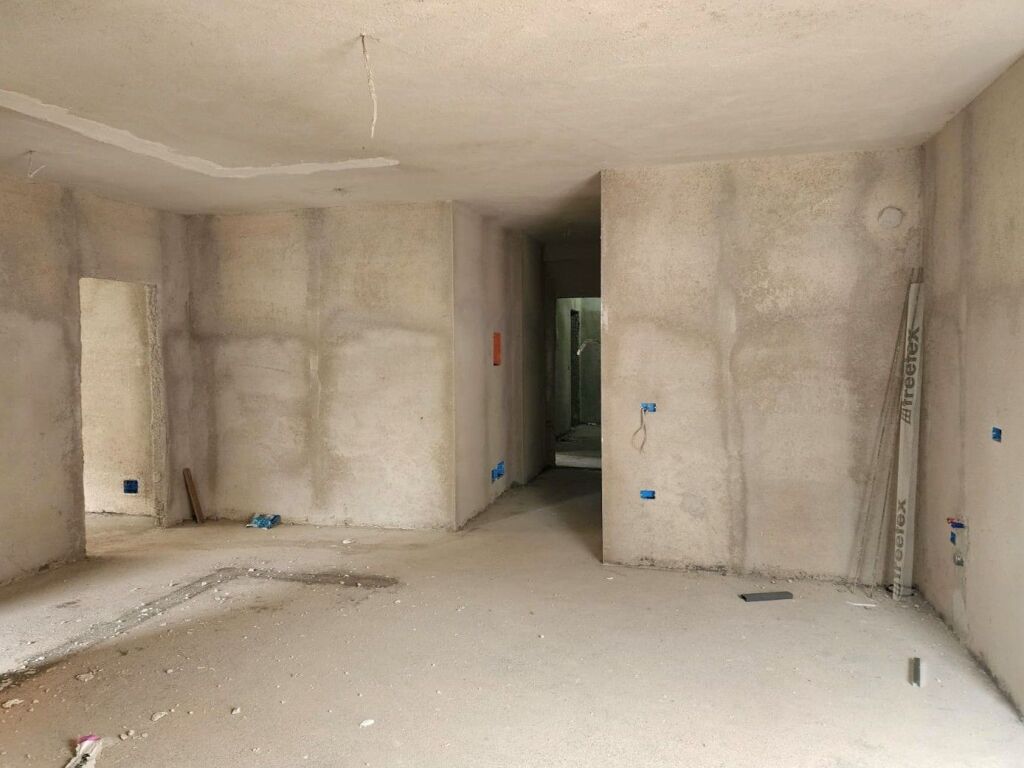 🏢 Vendesi in vendita 2+1+2 in un edificio moderno in costruzione vicino alla Scuola di Balletto e alla Scuola “Mihal Grameno”