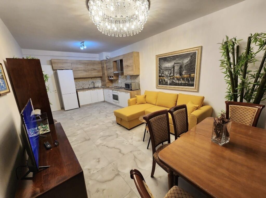 Jepet me qera Apartamenti 2+1+ Garazh , Univers City 450 Mije leke
