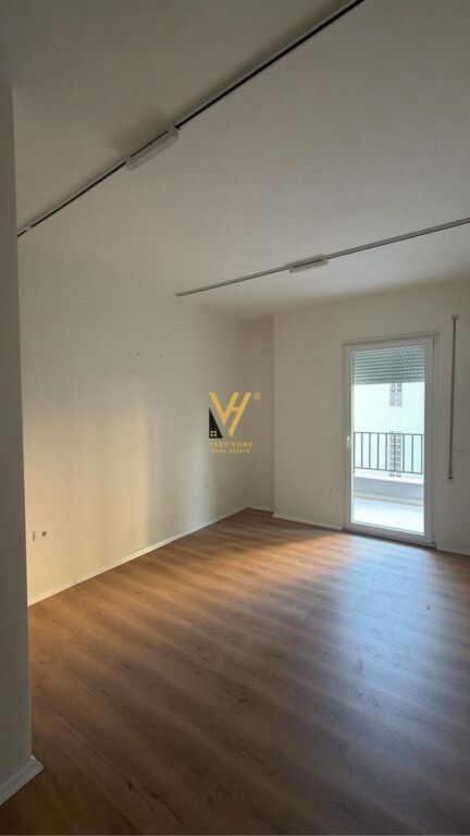OFFICE 135 M2 FOR RENT AT PAZARI I RI 1,500 EURO