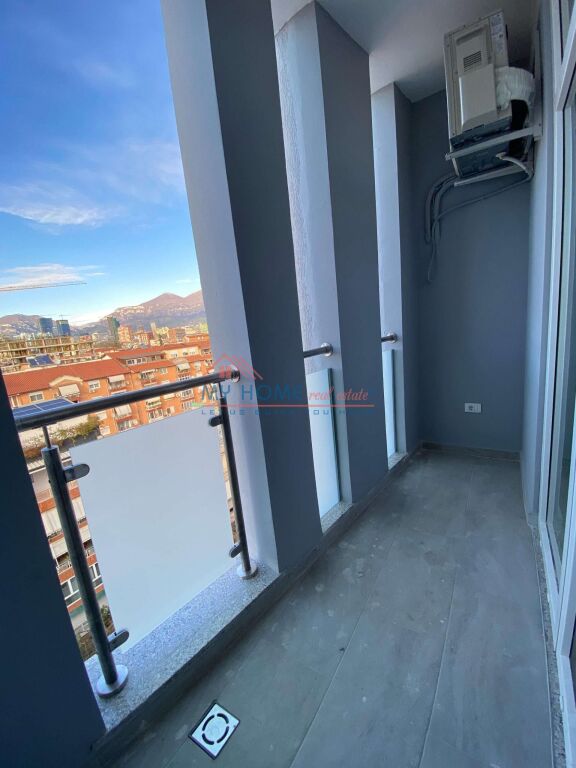 Zyre me Qira Komuna e Parisit ne Tirane