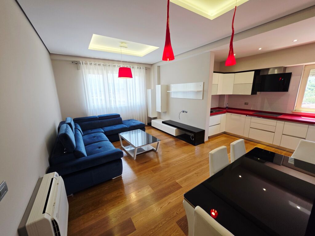 Shitet apartament Liqeni thate