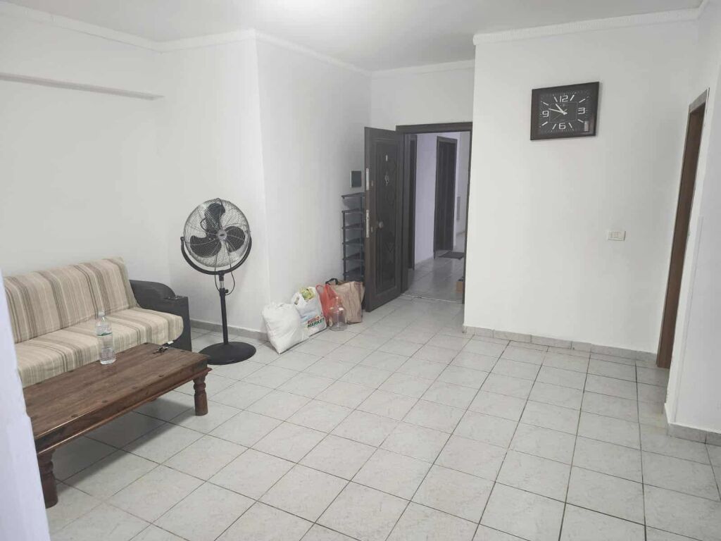 Shitet, Apartament 2+1, Në Shkëmbin e Kavajës – Vija e Dytë me Detin.